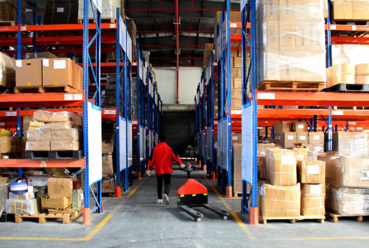 反光膜儲(chǔ)存庫(kù)房 反光膜儲(chǔ)存庫(kù)房